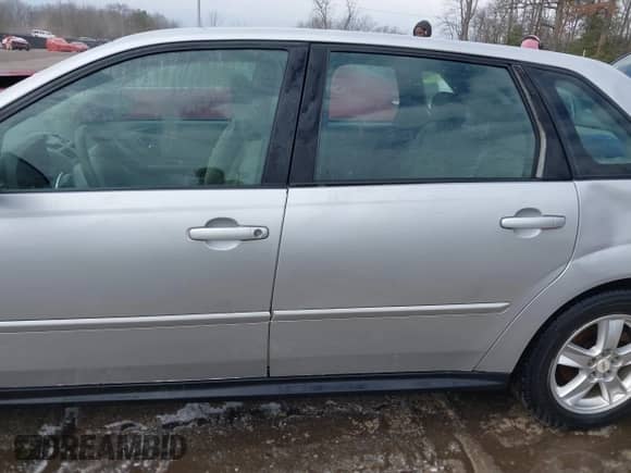 2005 Chevrolet Malibu Maxx LS z VIN 1G1ZT62835F296858, wystawiony jako IAAI lot #41628201 z przebiegiem 128 115 mil mil oraz . Historia ofert i sprzedaży dostępna na DreamBid. Obrazek 14.