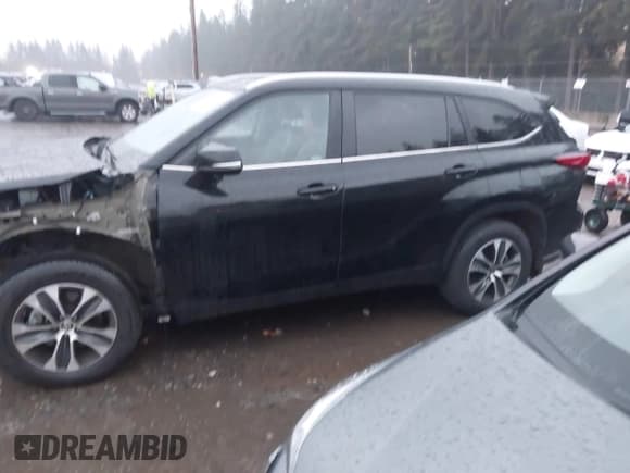 ✅ 2023 Toyota Highlander XLE • VIN: 5TDKDRBH7PS015638 • Lot: 43603251. Wystawiony na IAAI z przebiegiem 76 369 mil. Bezpłatny archiwum sprzedaży aukcyjnych z USA i szczegółowy raport historii pojazdu na DreamBid. Zdjęcie 15.