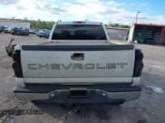 ✅ 2004 Chevrolet Silverado 2500HD LS • VIN: 1GCHC23284F256117 • Lot: 43453043. Wystawiony na IAAI z przebiegiem 327 650 mil. Bezpłatny archiwum sprzedaży aukcyjnych z USA i szczegółowy raport historii pojazdu na DreamBid. Zdjęcie 17.