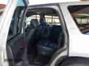 2013 Chevrolet Tahoe LTZ z VIN 1GNSKCE02DR360795, wystawiony jako IAAI lot #43465393 z przebiegiem 215 409 mil mil oraz . Historia ofert i sprzedaży dostępna na DreamBid. Obrazek 8.