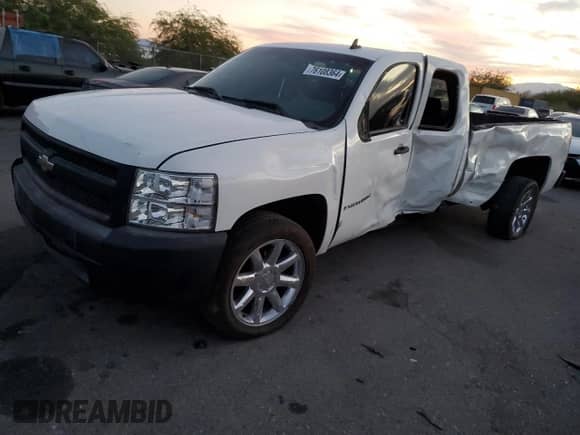 2008 Chevrolet Silverado 1500 Work Truck with VIN 1GCEC19J98E149195, listed as a Copart auction lot 76108364 with 179,708 mi miles and Salvage title. Bid and sale history available at DreamBid. Image 1.