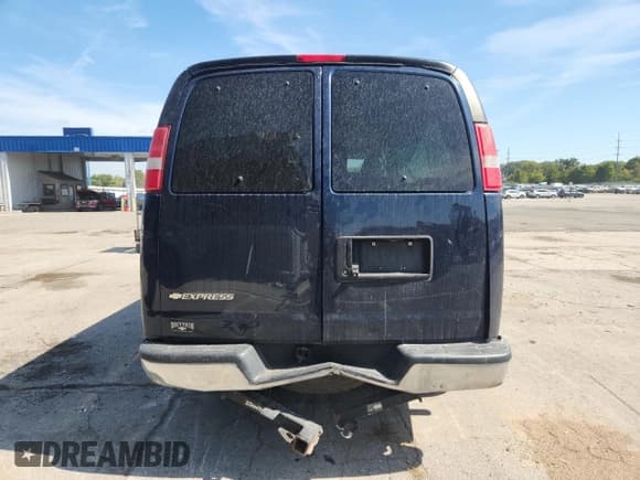 ✅ 2017 Chevrolet Express Passenger LT • VIN: 1GAZGMFG2H1303570 • Lot: 80862195. Wystawiony na Copart z przebiegiem 456 249 mil. Bezpłatny archiwum sprzedaży aukcyjnych z USA i szczegółowy raport historii pojazdu na DreamBid. Zdjęcie 6.