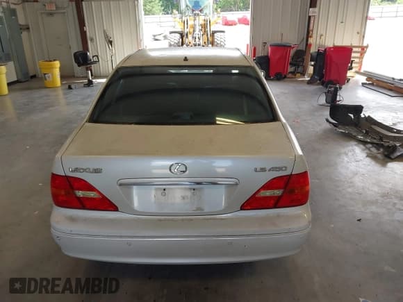 ✅ 2001 Lexus LS 430 • VIN: JTHBN30F410025189 • Lot: 42996702. Listed on IAAI with 265,940 mi. Free auction sales archive from the USA and detailed vehicle history report at DreamBid. Image 16.