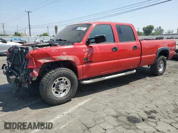 ✅ 2006 Chevrolet Silverado 2500HD LT1 • VIN: 1GCHK232X6F104930 • Лот: 62768375. Опубликован ранее на Copart с пробегом 195 155 миль. Бесплатный доступ к архиву аукционных продаж из США и подробный отчёт об истории автомобиля на DreamBid. Изображение 1.