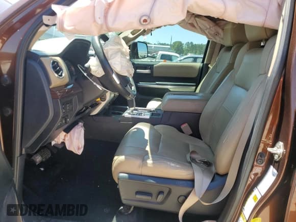 ✅ 2017 Toyota Tundra Limited • VIN: 5TFFW5F16HX217416 • Лот: 57993165. Опубликован ранее на Copart с пробегом 113 617 миль. Бесплатный доступ к архиву аукционных продаж из США и подробный отчёт об истории автомобиля на DreamBid. Изображение 7.