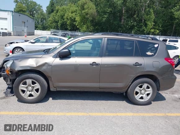 ✅ 2011 Toyota RAV4 • VIN: 2T3BF4DV6BW135924 • Lot: 42927825. Listed on IAAI with 165,103 mi. Free auction sales archive from the USA and detailed vehicle history report at DreamBid. Image 14.