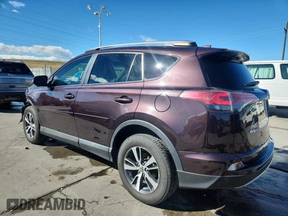 ✅ 2018 Toyota RAV4 XLE • VIN: 2T3RFREV6JW858083 • Лот: 86288115. Опубликован ранее на Copart с пробегом 55 199 миль. Бесплатный доступ к архиву аукционных продаж из США и подробный отчёт об истории автомобиля на DreamBid. Изображение 2.