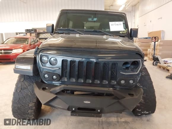 ✅ 2018 Jeep Wrangler Unlimited Sahara • VIN: 1C4HJXEN3JW254054 • Lot: 41724635. Listed on IAAI with 111,697 mi. Free auction sales archive from the USA and detailed vehicle history report at DreamBid. Image 13.