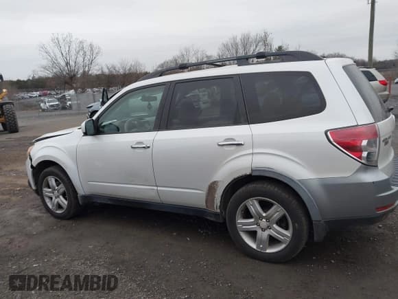 ✅ 2009 Subaru Forester X • VIN: JF2SH63689H721462 • Lot: 43787908. Listed on IAAI with 139,674 mi. Free auction sales archive from the USA and detailed vehicle history report at DreamBid. Image 14.