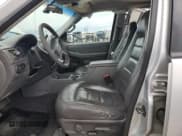 ✅ 2002 Ford Explorer XLT • VIN: 1FMDU63WX2UB87151 • Lot: 84972404. Wystawiony na Copart z przebiegiem 210 571 mil. Bezpłatny archiwum sprzedaży aukcyjnych z USA i szczegółowy raport historii pojazdu na DreamBid. Zdjęcie 7.