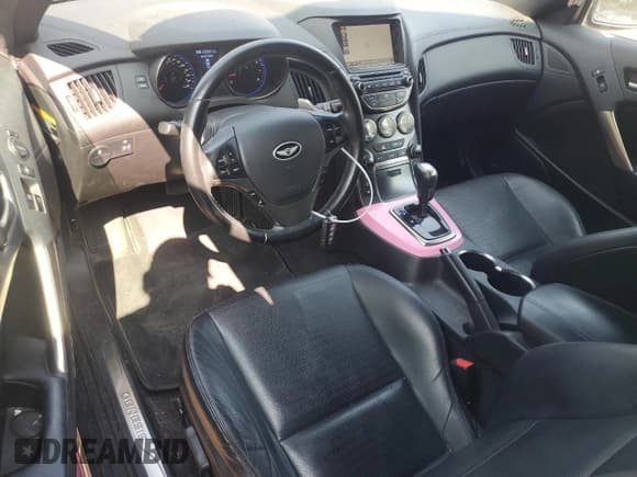 ✅ 2016 Hyundai Genesis Coupe R-Spec • VIN: KMHHU6KJ8GU135919 • Lot: 63907695. Wystawiony na Copart z przebiegiem 233 661 mil. Bezpłatny archiwum sprzedaży aukcyjnych z USA i szczegółowy raport historii pojazdu na DreamBid. Zdjęcie 8.