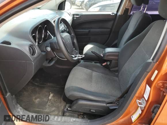 2011 Dodge Caliber Mainstreet z VIN 1B3CB3HAXBD108046, wystawiony jako Copart lot #67521764 z przebiegiem 152 280 mil mil oraz Szkoda całkowita • Salvage title. Historia ofert i sprzedaży dostępna na DreamBid. Obrazek 7.