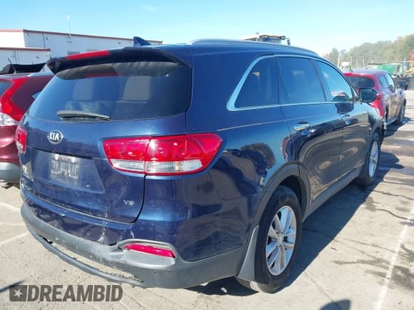 ✅ 2017 Kia Sorento LX • VIN: 5XYPGDA5XHG231201 • Lot: 43613006. Listed on IAAI with 136,672 mi. Free auction sales archive from the USA and detailed vehicle history report at DreamBid. Image 4.