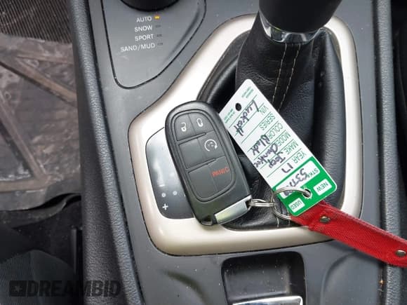 ✅ 2017 Jeep Cherokee Limited • VIN: 1C4PJMDS2HW606827 • Lot: 42037856. Wystawiony na IAAI z przebiegiem 89 477 mil. Bezpłatny archiwum sprzedaży aukcyjnych z USA i szczegółowy raport historii pojazdu na DreamBid. Zdjęcie 11.