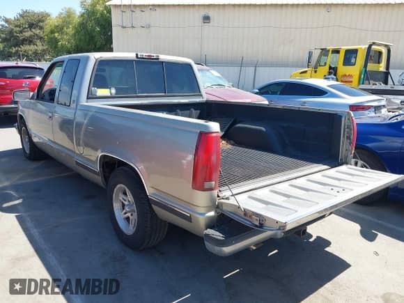 1998 Chevrolet Silverado 1500 with VIN 2GBEC19M7W1272930, listed as a IAAI auction lot 42900129 with 211,971 mi miles and . Bid and sale history available at DreamBid. Image 3.