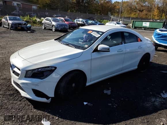 2015 Mercedes-Benz CLA 250 z VIN WDDSJ4EBXFN213577, wystawiony jako Copart lot #90668835 z przebiegiem Nie podano mil oraz Czysty tytuł • Clean title. Historia ofert i sprzedaży dostępna na DreamBid. Obrazek 1.