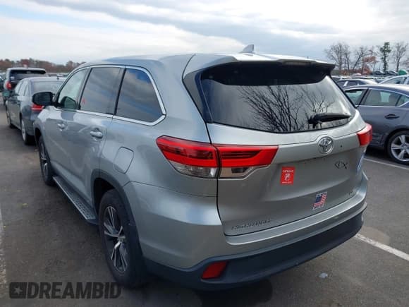 ✅ 2019 Toyota Highlander LE • VIN: 5TDBZRFH8KS999564 • Lot: 43672855. Wystawiony na IAAI z przebiegiem 68 493 mil. Bezpłatny archiwum sprzedaży aukcyjnych z USA i szczegółowy raport historii pojazdu na DreamBid. Zdjęcie 3.