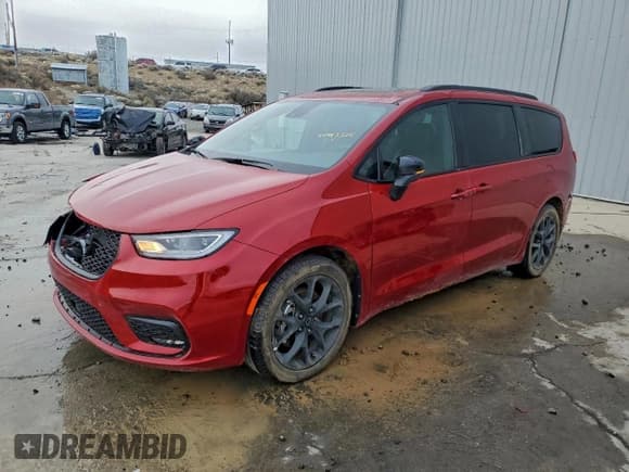 ✅ 2025 Chrysler Pacifica Limited • VIN: 2C4RC1GG9SR552550 • Lot: 95143325. Listed on Copart with 28,722 mi. Free auction sales archive from the USA and detailed vehicle history report at DreamBid. Image 1.