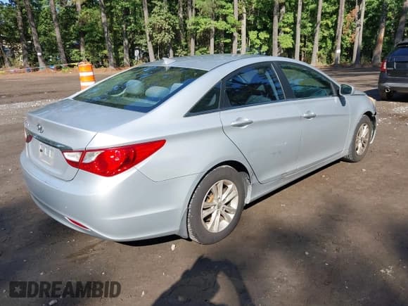 ✅ 2012 Hyundai Sonata GLS • VIN: 5NPEB4AC4CH484035 • Лот: 43219096. Опубликован ранее на IAAI с пробегом 189 936 миль. Бесплатный доступ к архиву аукционных продаж из США и подробный отчёт об истории автомобиля на DreamBid. Изображение 4.