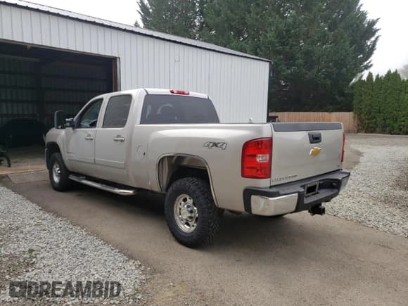 ✅ 2007 Chevrolet Silverado 2500HD 2LT • VIN: 1GCHK23607F556728 • Лот: 71477675. Опубликован ранее на Copart с пробегом 116 177 миль. Бесплатный доступ к архиву аукционных продаж из США и подробный отчёт об истории автомобиля на DreamBid. Изображение 3.