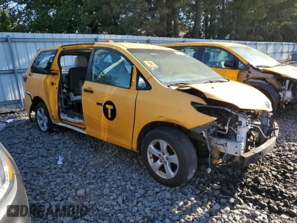✅ 2016 Toyota Sienna L • VIN: 5TDZK3DC6GS703729 • Lot: 84994245. Listed on Copart with Not provided. Free auction sales archive from the USA and detailed vehicle history report at DreamBid. Image 4.