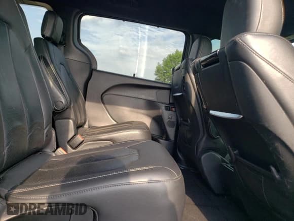 ✅ 2020 Chrysler Pacifica Touring L Plus • VIN: 2C4RC1EG8LR190408 • Лот: 65575815. Опубликован ранее на Copart с пробегом 100 966 миль. Бесплатный доступ к архиву аукционных продаж из США и подробный отчёт об истории автомобиля на DreamBid. Изображение 11.