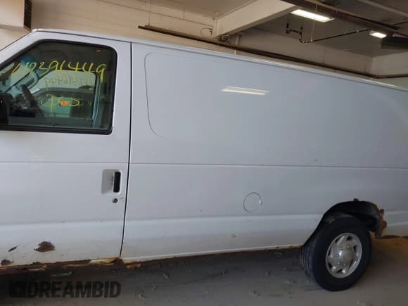 ✅ 2013 Ford Econoline Cargo Commercial • VIN: 1FTSS3EL0DDA86867 • Lot: 42396449. Wystawiony na IAAI z przebiegiem 336 057 mil. Bezpłatny archiwum sprzedaży aukcyjnych z USA i szczegółowy raport historii pojazdu na DreamBid. Zdjęcie 14.