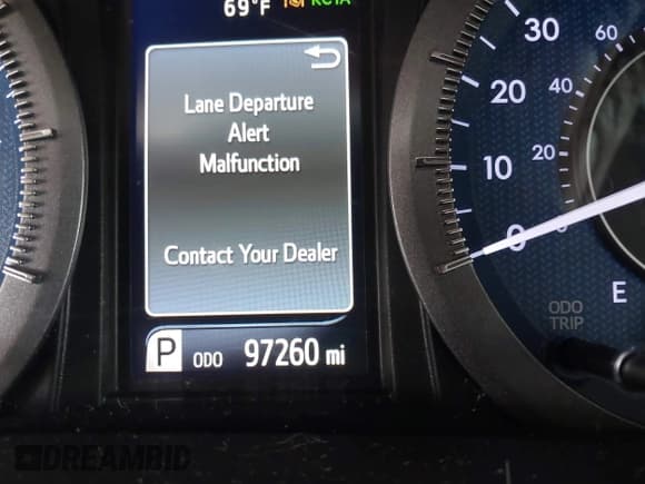 ✅ 2018 Toyota Sienna XLE • VIN: 5TDDZ3DC8JS207490 • Lot: 40890775. Listed on IAAI with 97,260 mi. Free auction sales archive from the USA and detailed vehicle history report at DreamBid. Image 16.