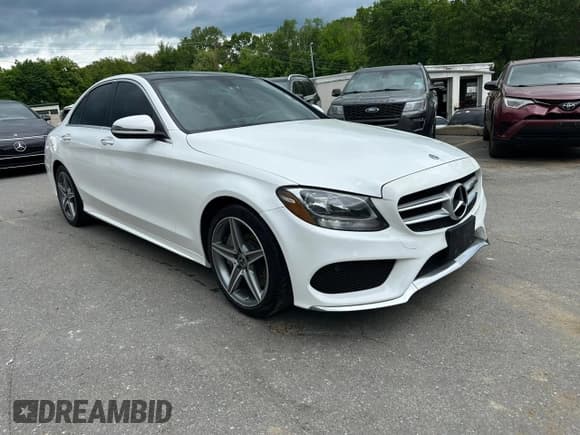 ✅ 2018 Mercedes-Benz C 300 • VIN: WDDWF4KB5JR401867 • Lot: 59432315. Wystawiony na Copart z przebiegiem 115 749 mil. Bezpłatny archiwum sprzedaży aukcyjnych z USA i szczegółowy raport historii pojazdu na DreamBid. Zdjęcie 4.