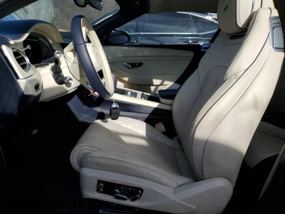 ✅ 2023 Bentley Continental GT GT V8 • VIN: SCBDG4ZG1PC011332 • Lot: 87884345. Listed on Copart with 961 mi. Free auction sales archive from the USA and detailed vehicle history report at DreamBid. Image 7.