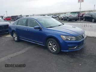 ✅ 2016 Volkswagen Passat S • VIN: 1VWAT7A34GC004586 • Lot: 43072808. Wystawiony na IAAI z przebiegiem 135 718 mil. Bezpłatny archiwum sprzedaży aukcyjnych z USA i szczegółowy raport historii pojazdu na DreamBid. Zdjęcie 1.