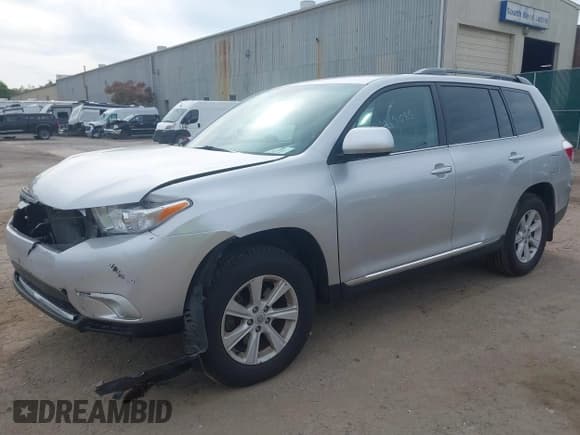 ✅ 2012 Toyota Highlander SE • VIN: 5TDBK3EHXCS114298 • Лот: 43489085. Опубликован ранее на IAAI с пробегом 55 381 миль. Бесплатный доступ к архиву аукционных продаж из США и подробный отчёт об истории автомобиля на DreamBid. Изображение 17.
