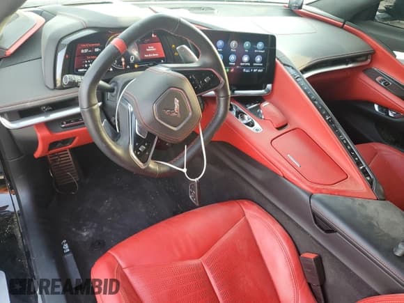 ✅ 2022 Chevrolet Corvette 3LT • VIN: 1G1YC2D45N5117773 • Lot: 49688125. Wystawiony na Copart z przebiegiem 15 660 mil. Bezpłatny archiwum sprzedaży aukcyjnych z USA i szczegółowy raport historii pojazdu na DreamBid. Zdjęcie 8.