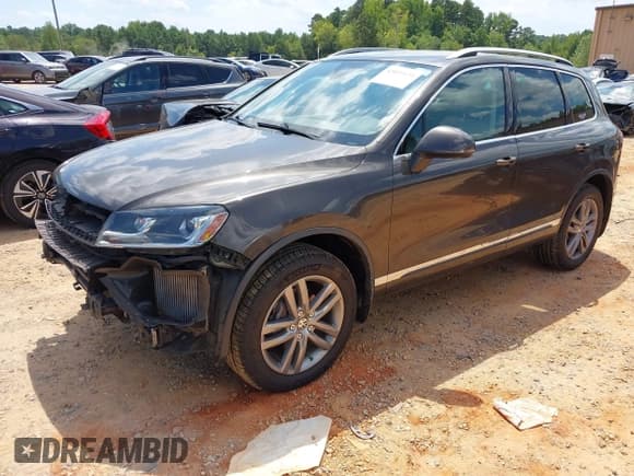 ✅ 2016 Volkswagen Touareg Lux • VIN: WVGEP9BPXGD004006 • Lot: 43059430. Listed on IAAI with 116,049 mi. Free auction sales archive from the USA and detailed vehicle history report at DreamBid. Image 17.