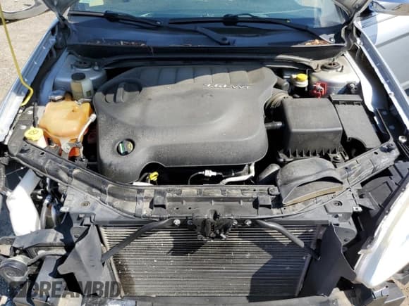 ✅ 2011 Chrysler 200 Limited • VIN: 1C3BC7EG5BN529422 • Lot: 69121405. Wystawiony na Copart z przebiegiem 102 139 mil. Bezpłatny archiwum sprzedaży aukcyjnych z USA i szczegółowy raport historii pojazdu na DreamBid. Zdjęcie 11.