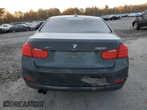 ✅ 2015 BMW 3 Series 328i xDrive • VIN: WBA3B5G59FNS15147 • Lot: 82759795. Wystawiony na Copart z przebiegiem 147 337 mil. Bezpłatny archiwum sprzedaży aukcyjnych z USA i szczegółowy raport historii pojazdu na DreamBid. Zdjęcie 6.