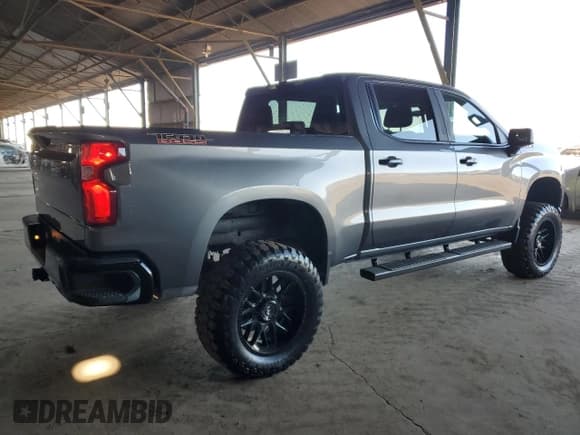 ✅ 2020 Chevrolet Silverado 1500 LT Trail Boss • VIN: 3GCPYFED4LG299952 • Lot: 42566525. Wystawiony na Copart z przebiegiem 75 847 mil. Bezpłatny archiwum sprzedaży aukcyjnych z USA i szczegółowy raport historii pojazdu na DreamBid. Zdjęcie 3.