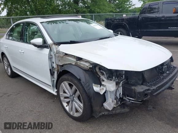 ✅ 2016 Volkswagen Passat SEL Premium • VIN: 1VWCS7A38GC026439 • Lot: 42617233. Wystawiony na IAAI z przebiegiem 85 850 mil. Bezpłatny archiwum sprzedaży aukcyjnych z USA i szczegółowy raport historii pojazdu na DreamBid. Zdjęcie 1.