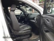 ✅ 2022 Chevrolet Traverse LT • VIN: 1GNEVHKW1NJ128358 • Lot: 41674927. Wystawiony na IAAI z przebiegiem 46 049 mil. Bezpłatny archiwum sprzedaży aukcyjnych z USA i szczegółowy raport historii pojazdu na DreamBid. Zdjęcie 5.