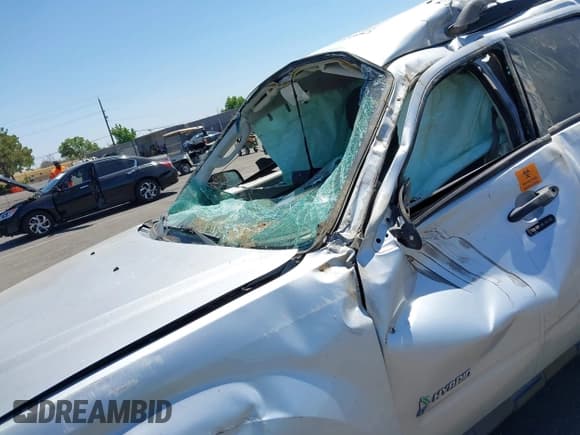 ✅ 2011 Ford Escape Hybrid • VIN: 1FMCU4K33BKB53300 • Lot: 42561682. Wystawiony na IAAI z przebiegiem 144 628 mil. Bezpłatny archiwum sprzedaży aukcyjnych z USA i szczegółowy raport historii pojazdu na DreamBid. Zdjęcie 6.