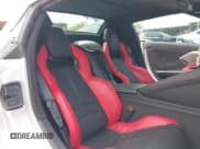 ✅ 2020 Chevrolet Corvette 3LT • VIN: 1G1Y83D43L5109711 • Lot: 43085749. Wystawiony na IAAI z przebiegiem 27 395 mil. Bezpłatny archiwum sprzedaży aukcyjnych z USA i szczegółowy raport historii pojazdu na DreamBid. Zdjęcie 8.