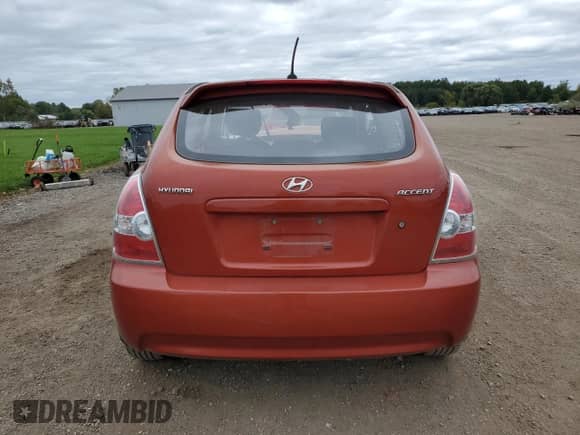 2009 Hyundai Accent Auto GS z VIN KMHCM36CX9U131345, wystawiony jako Copart lot #74927154 z przebiegiem 113 022 mil mil oraz Szkoda całkowita • Salvage title. Historia ofert i sprzedaży dostępna na DreamBid. Obrazek 6.