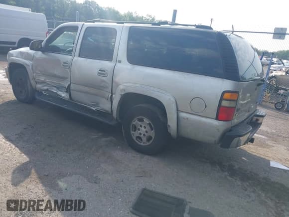 ✅ 2004 Chevrolet Suburban LT • VIN: 3GNFK16Z94G281319 • Lot: 42978931. Listed on IAAI with Not provided. Free auction sales archive from the USA and detailed vehicle history report at DreamBid. Image 3.