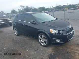 2014 Chevrolet Sonic LTZ z VIN 1G1JE6SB6E4156737, wystawiony jako IAAI lot #43326599 z przebiegiem Nie podano mil oraz . Historia ofert i sprzedaży dostępna na DreamBid. Obrazek 1.