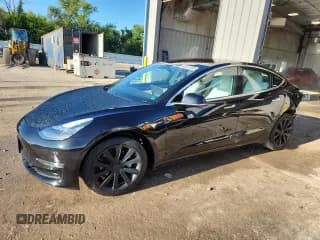 ✅ 2018 Tesla Model 3 Long Range Battery • VIN: 5YJ3E1EB1JF099266 • Lot: 69037565. Wystawiony na Copart z przebiegiem 86 759 mil. Bezpłatny archiwum sprzedaży aukcyjnych z USA i szczegółowy raport historii pojazdu na DreamBid. Zdjęcie 1.