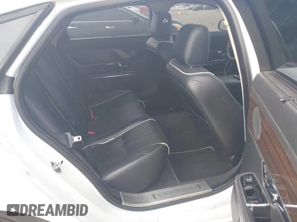 ✅ 2012 Jaguar XJ XJL • VIN: SAJWA2GB9CLV38646 • Lot: 43572066. Wystawiony na IAAI z przebiegiem 92 605 mil. Bezpłatny archiwum sprzedaży aukcyjnych z USA i szczegółowy raport historii pojazdu na DreamBid. Zdjęcie 8.