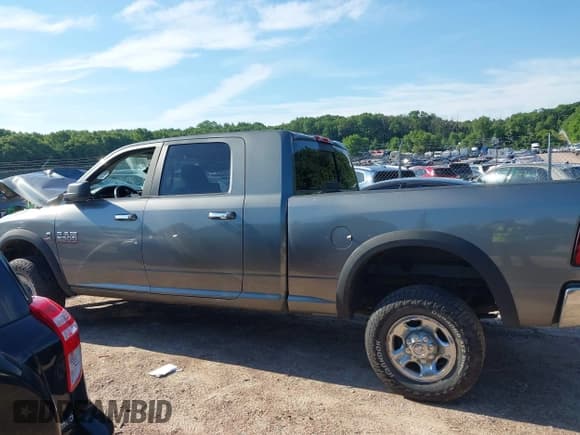 ✅ 2013 Ram 2500 SLT • VIN: 3C6UR5ML7DG559014 • Lot: 42635223. Wystawiony na IAAI z przebiegiem 170 917 mil. Bezpłatny archiwum sprzedaży aukcyjnych z USA i szczegółowy raport historii pojazdu na DreamBid. Zdjęcie 14.