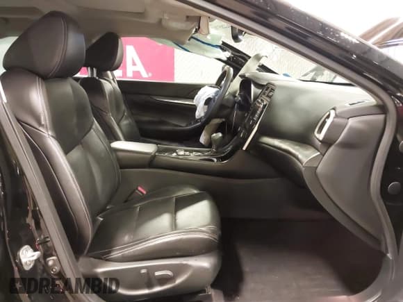 ✅ 2020 Nissan Maxima SL • VIN: 1N4AA6DV5LC379452 • Lot: 42285702. Listed on IAAI with 88,395 mi. Free auction sales archive from the USA and detailed vehicle history report at DreamBid. Image 5.