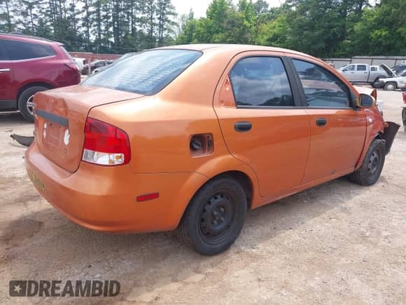 2006 Chevrolet Aveo LS z VIN KL1TD56646B650240, wystawiony jako IAAI lot #42382565 z przebiegiem 219 700 mil mil oraz . Historia ofert i sprzedaży dostępna na DreamBid. Obrazek 4.