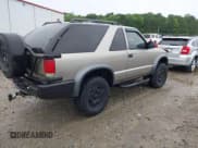 ✅ 2001 Chevrolet Blazer LS • VIN: 1GNCT18W11K246877 • Lot: 42375718. Wystawiony na IAAI z przebiegiem 264 652 mil. Bezpłatny archiwum sprzedaży aukcyjnych z USA i szczegółowy raport historii pojazdu na DreamBid. Zdjęcie 4.